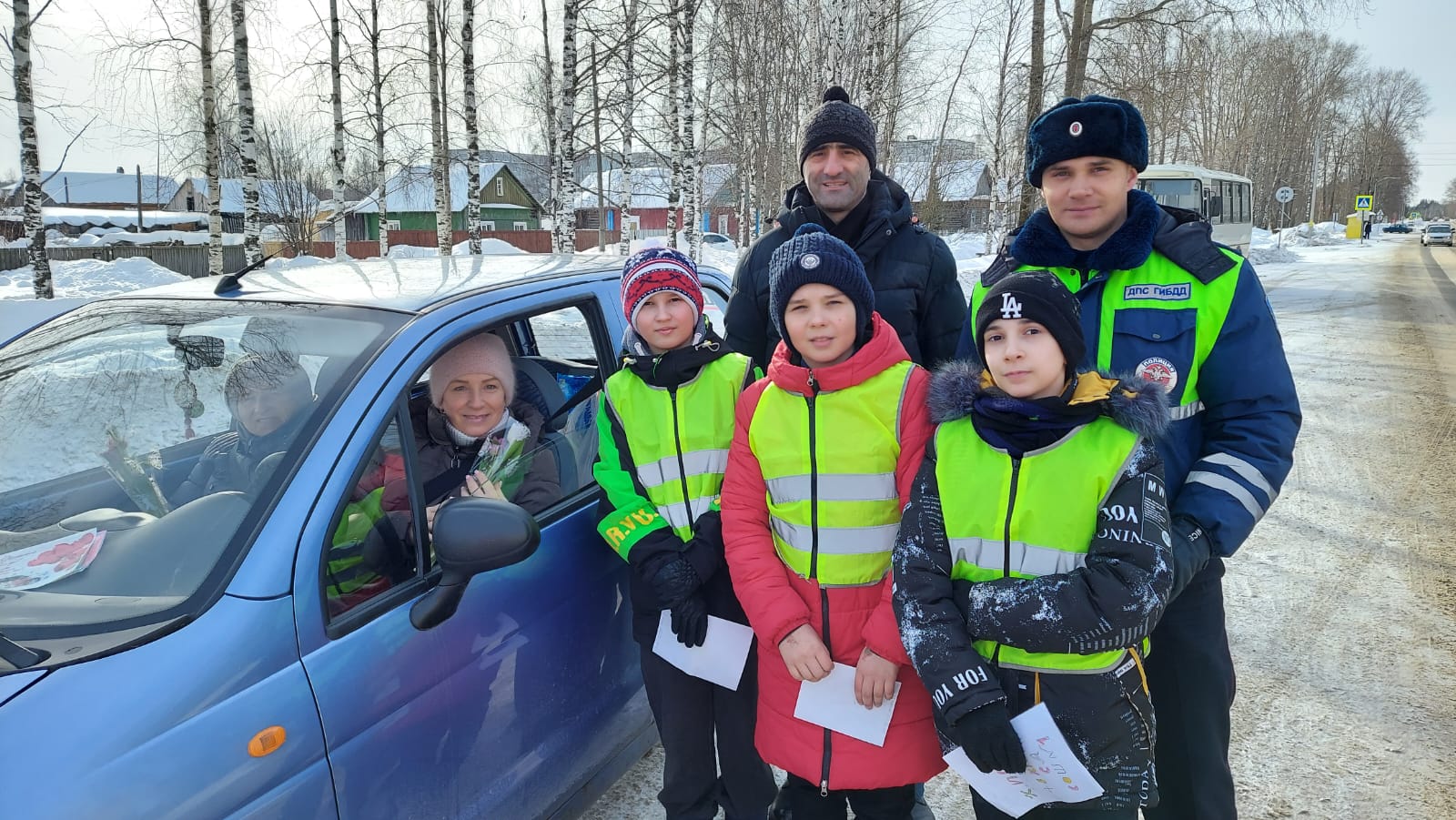 Акция &amp;quot;Цветы для автоледи&amp;quot;.